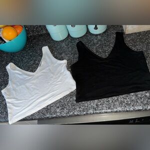 2 crop tops